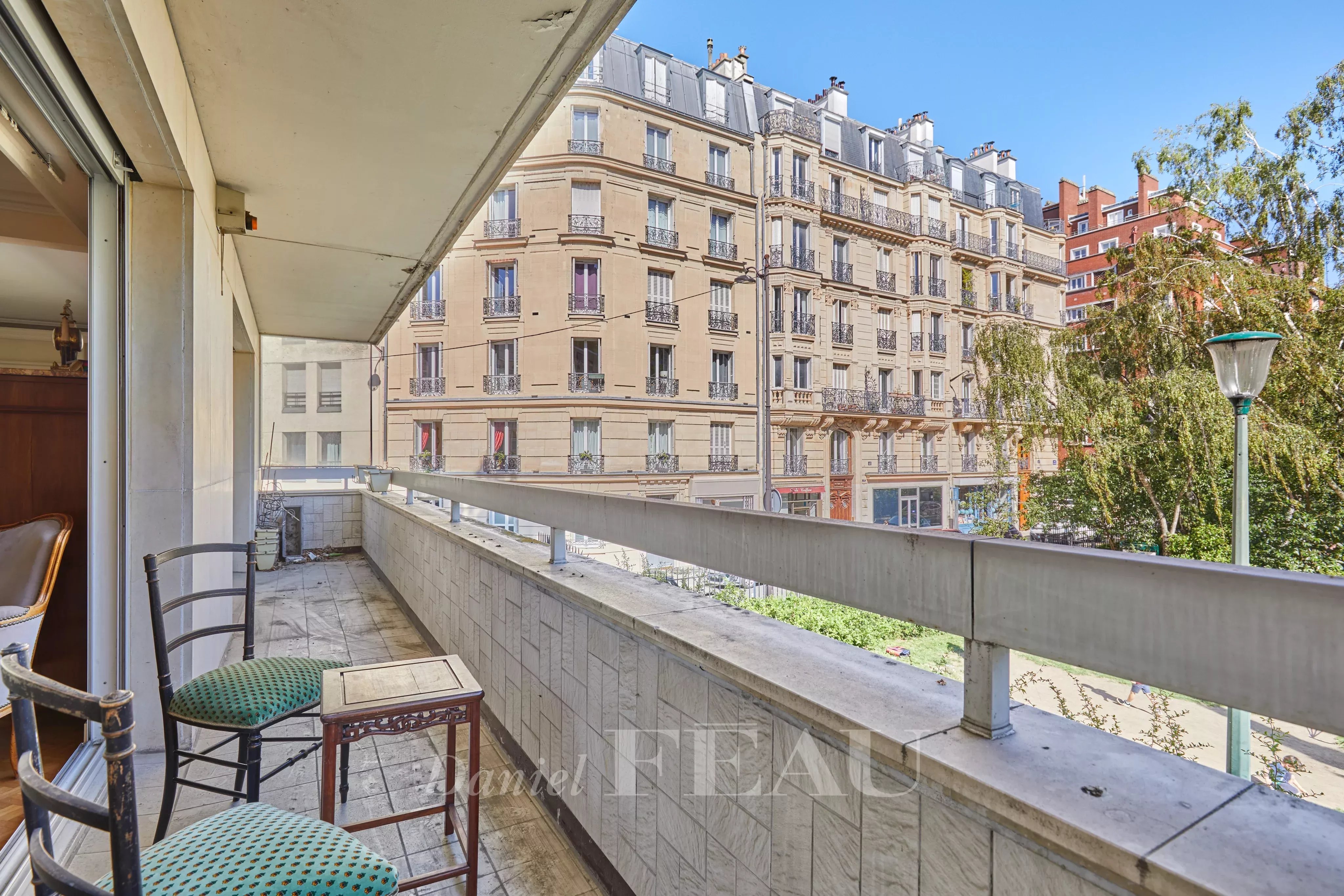 Sale Apartment Paris 17th