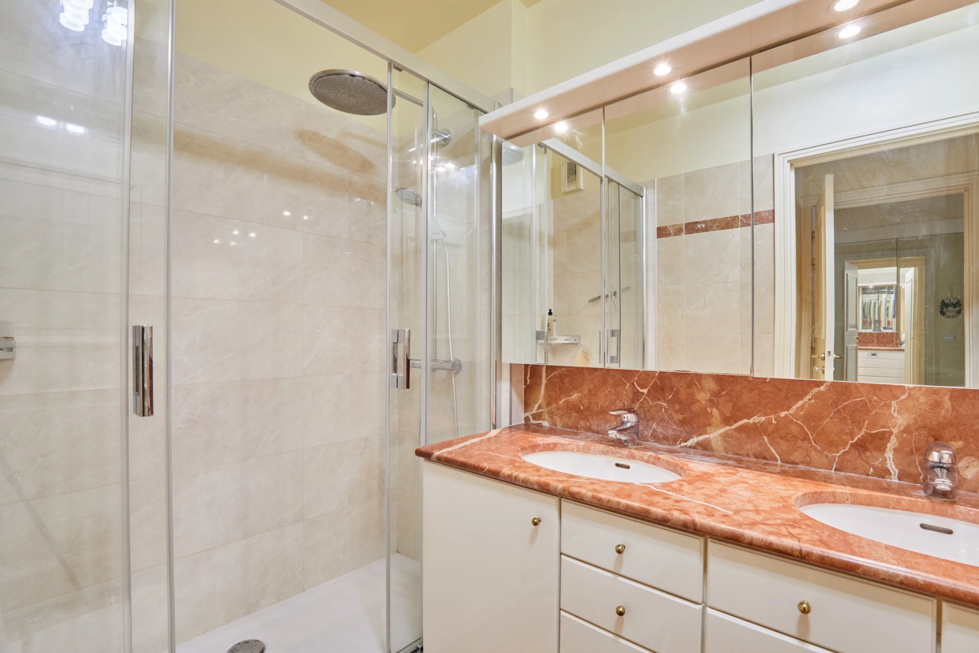 2 Bedroom Apartment/Flat's Image 6