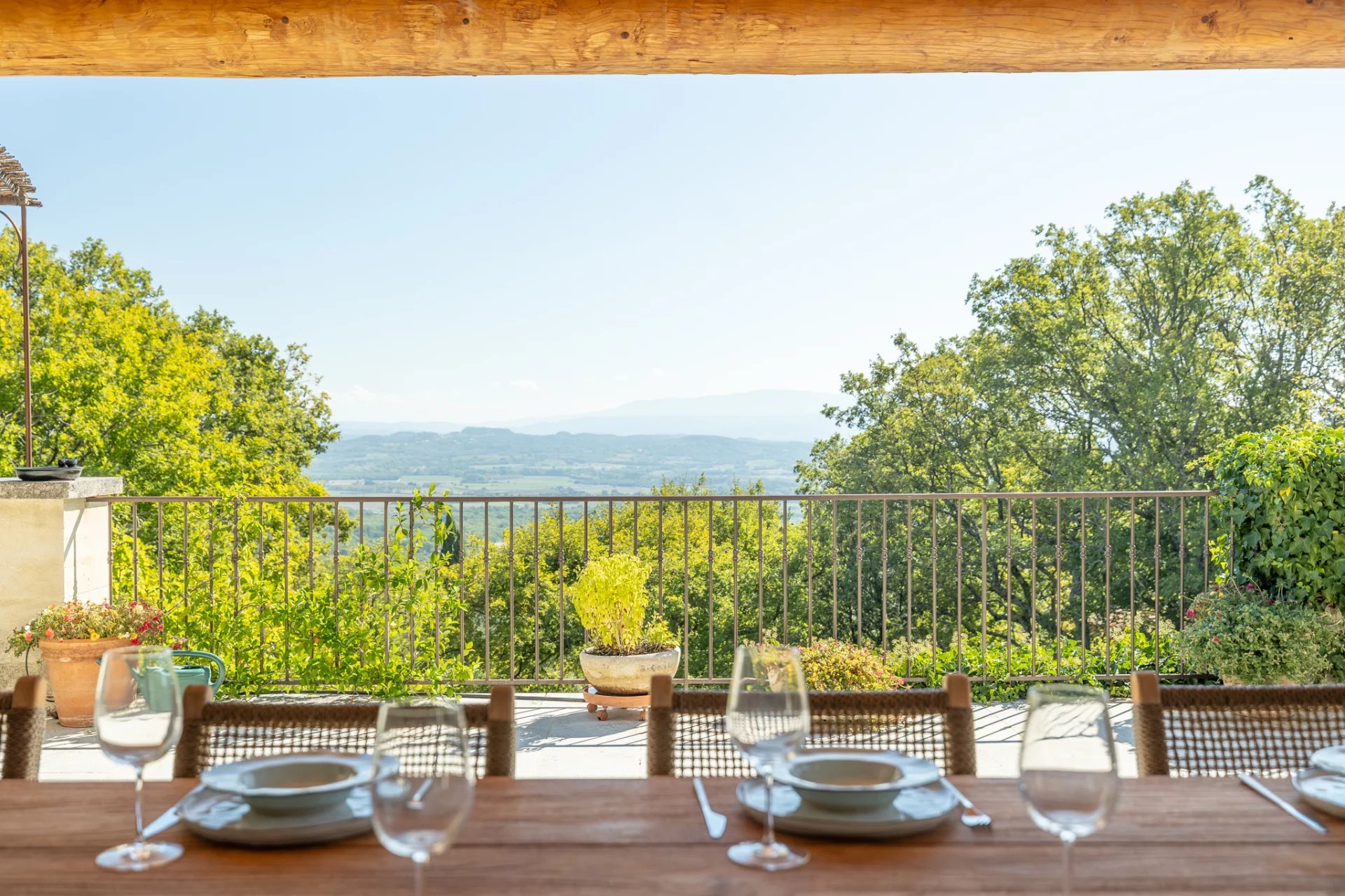 Gordes - Magnificent stone house with views and swimming pool, a stone's throw from the village centre