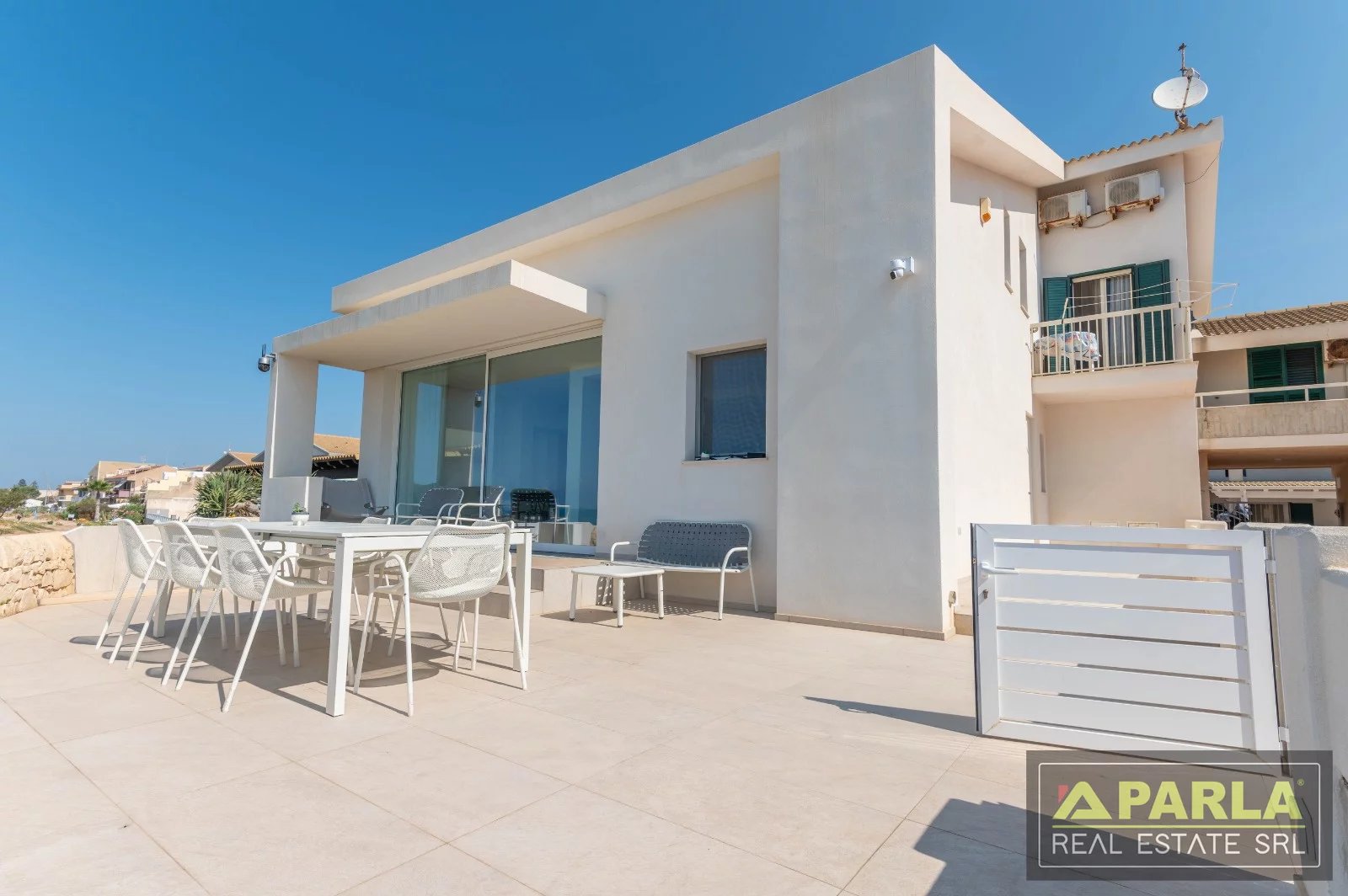 Esclusiva Residenza Fronte Mare con Accesso Privato alla Spiaggia – Marina di Ragusa