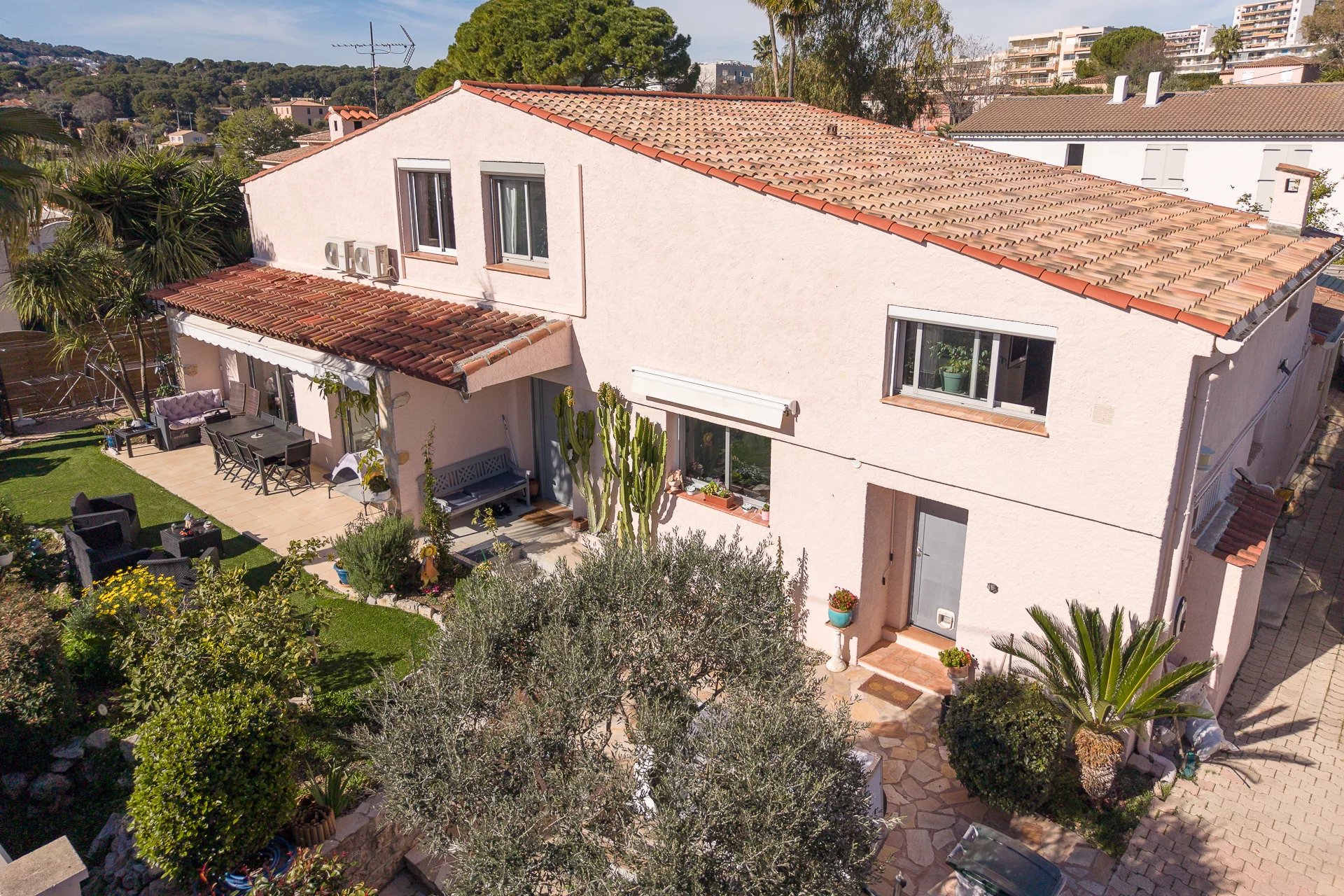RENOVATED VILLA - ANTIBES – TRAMONTANE