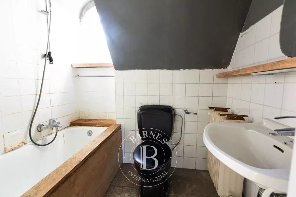 Belle villa Lipszyc avec potentiel dans domaine privé de 7ha
