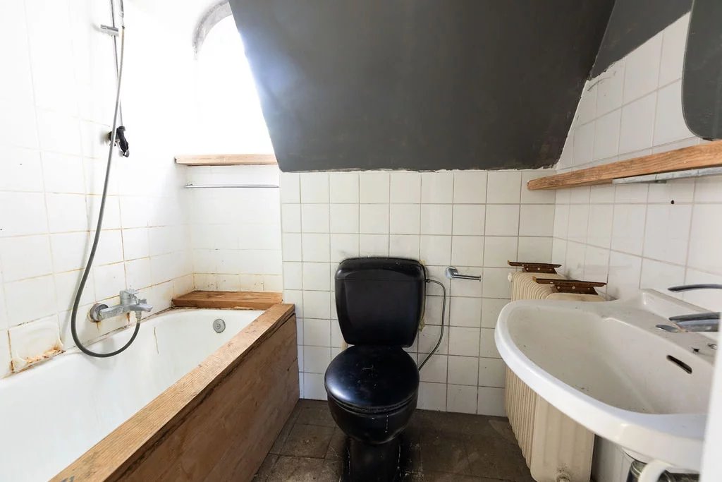 Prachtige Lipszyc villa met potentieel in privédomein of 7 ha