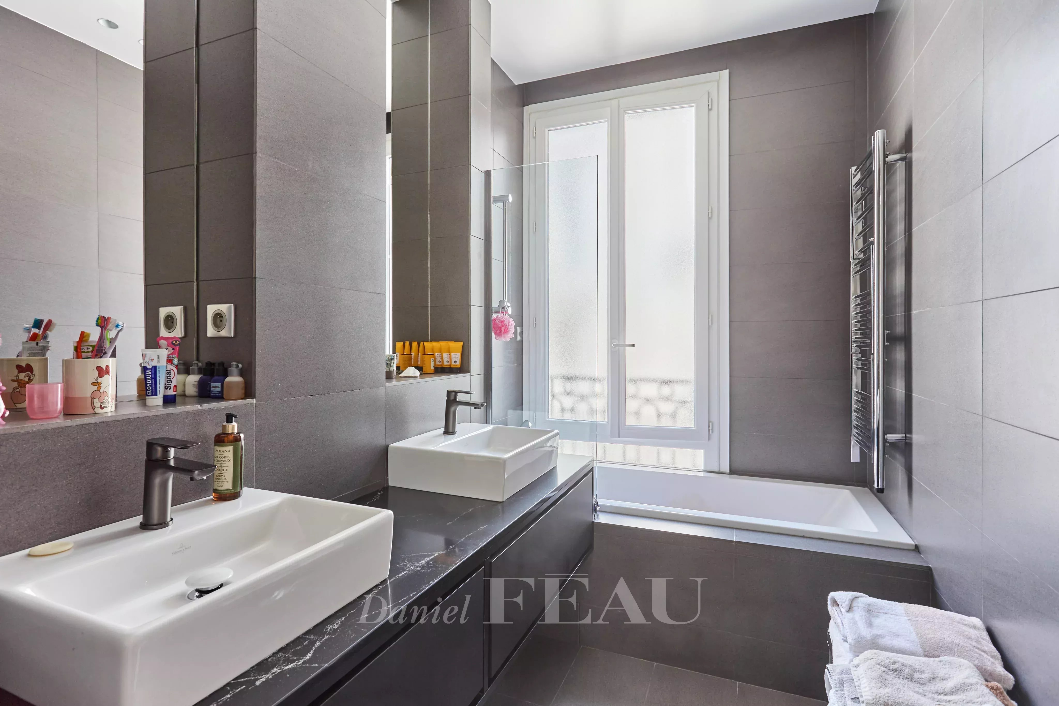 Sale Apartment Paris 16th