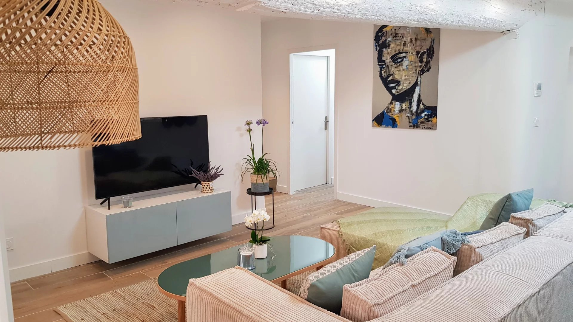 3 bedroom, last floor apartment in the centre of Aix