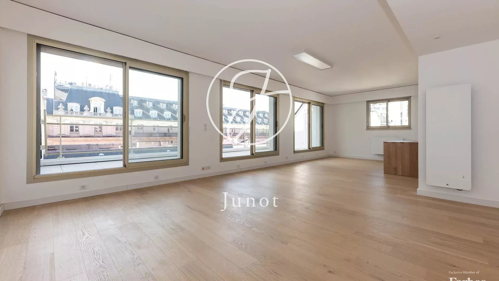 Paris 16e - RUE DE LONGCHAMP / TROCADÉRO - Appartement à louer - 3 pièces vide - 96,72m² - 2 chambres - Terrasses 120m².