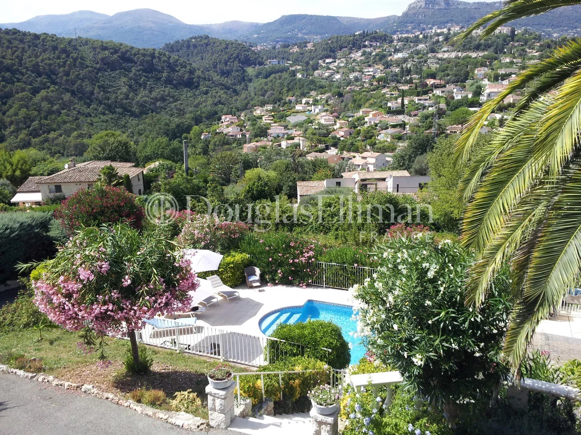 VENCE : Une jolie et spacieuse villa au calme - Image nᵒ3