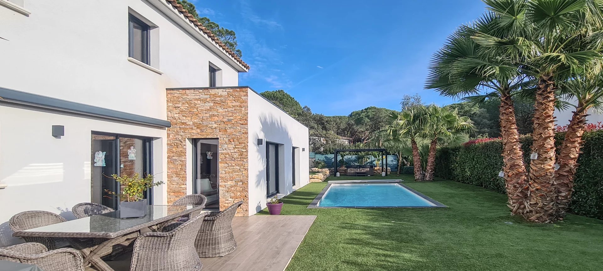 CONTEMPORARY VILLA WITH POOL AT SAINT RAPHAEL 10 mn driving FROM THE SEA