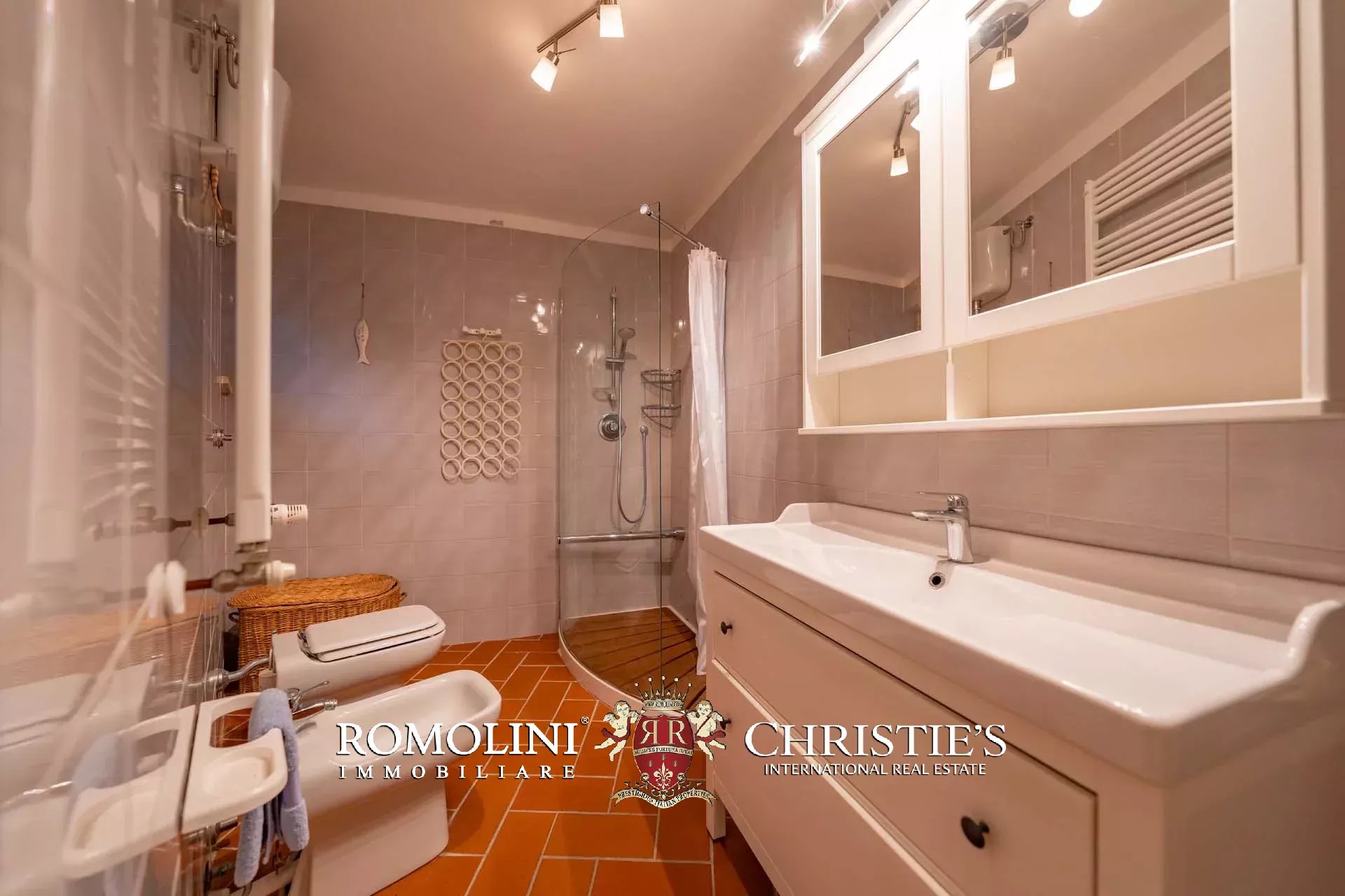 11 Bedroom Villa/Townhouse's Image 84