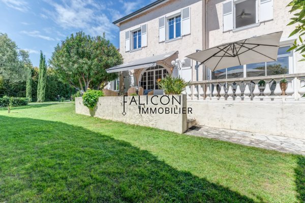 5-Bedroom Villa in Nice — photo 1