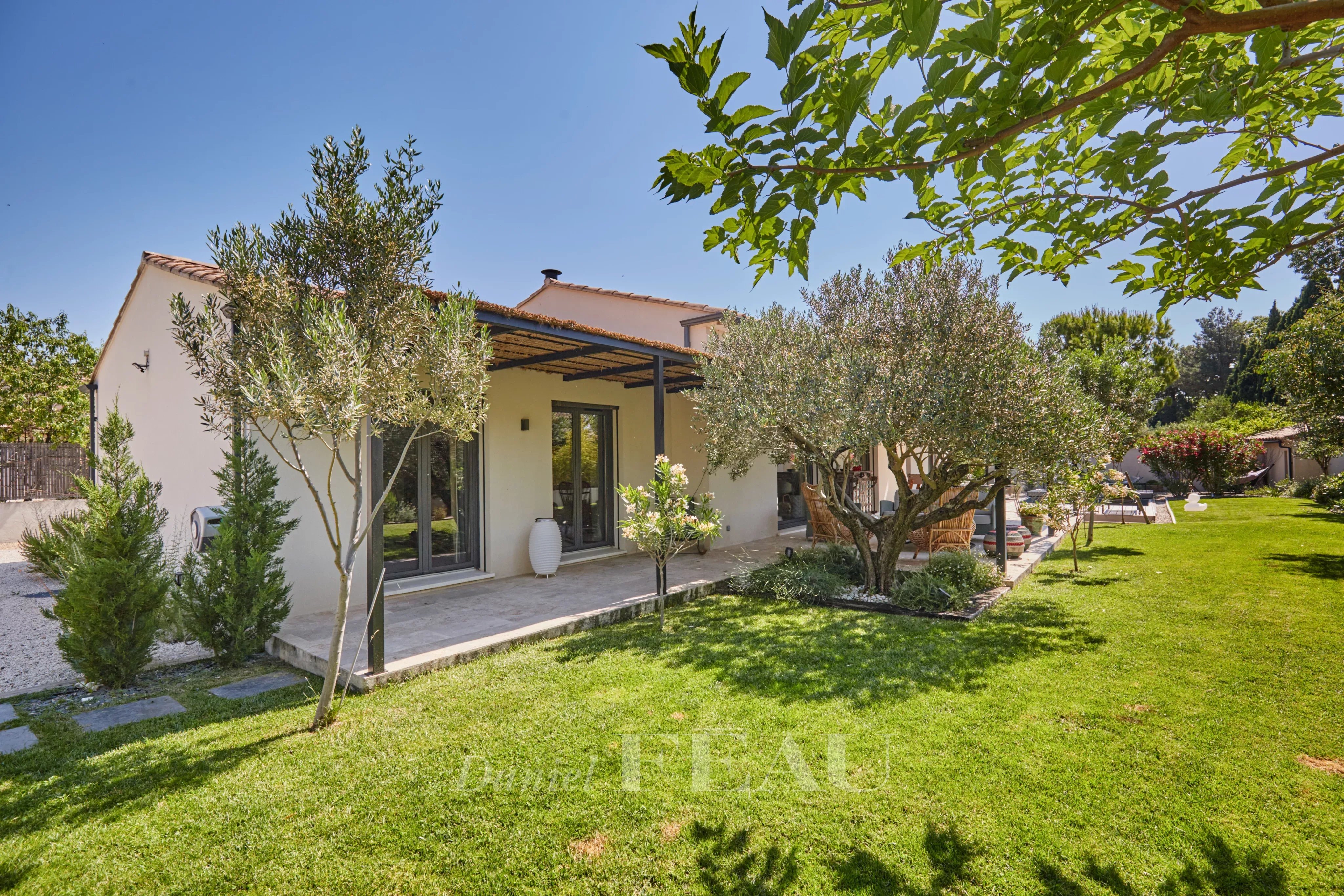 Sale House Paradou