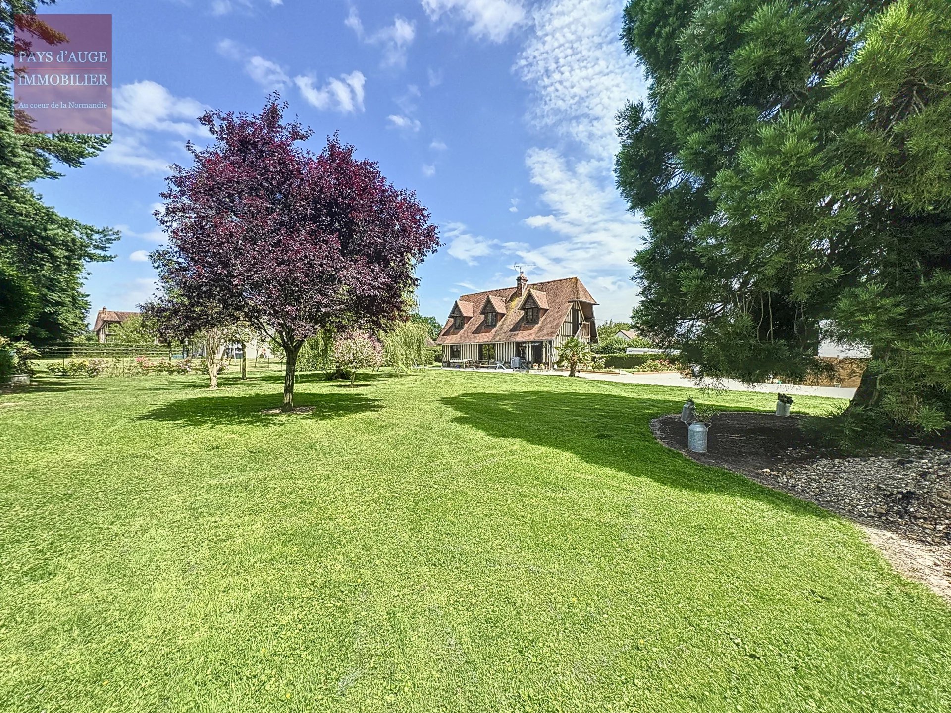 PAYS D'AUGE - CALVADOS - 6,5 KMS LISIEUX CENTRE - MAISON NORMANDE ET SES DÉPENDANCES