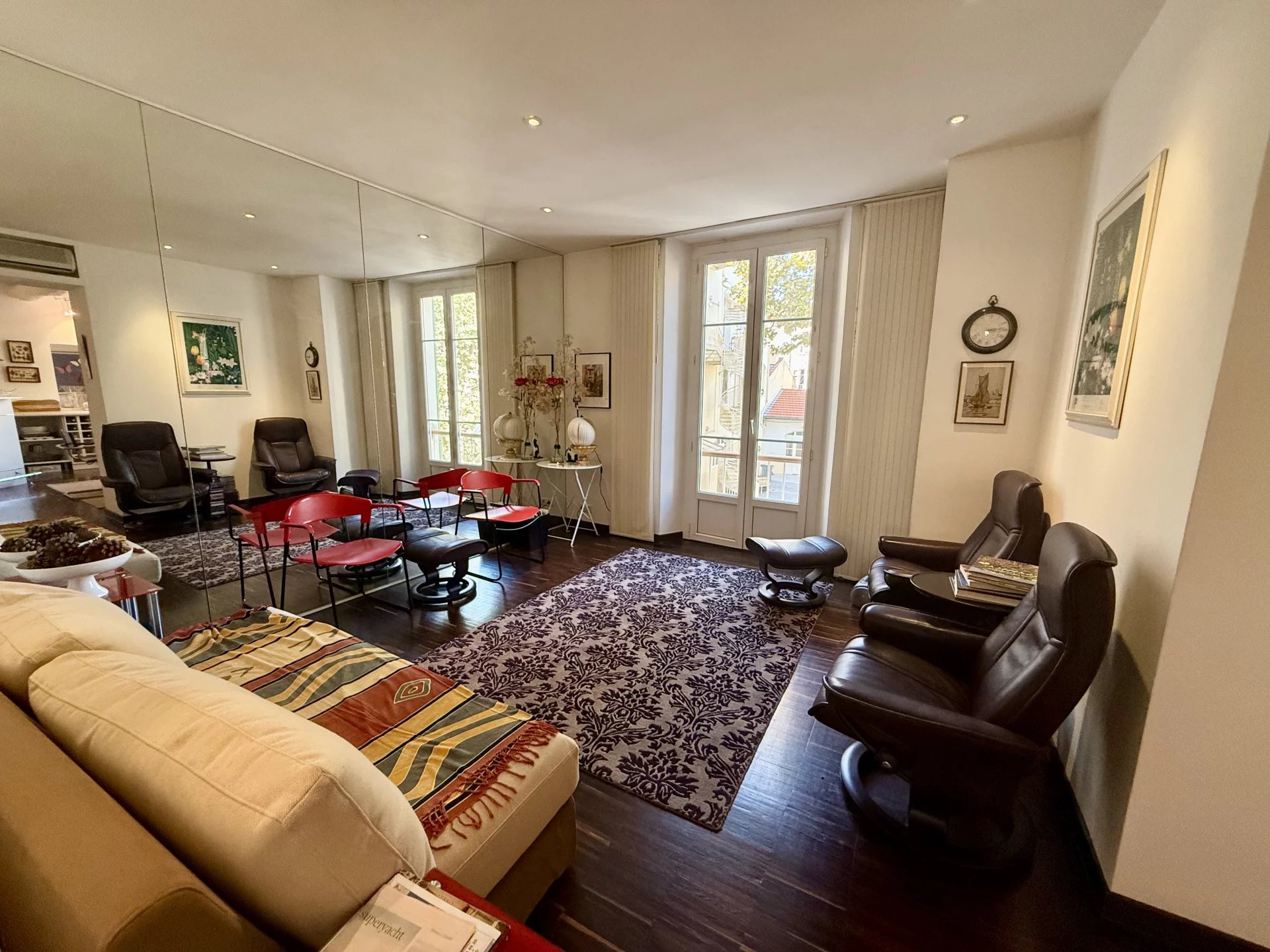 Apt 4p vieil Antibes traversant