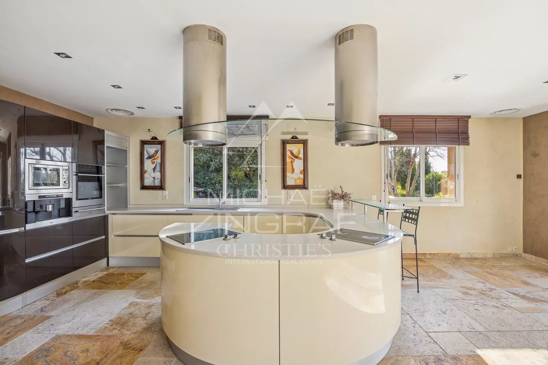 5 Bedroom Villa/Townhouse's Image 5