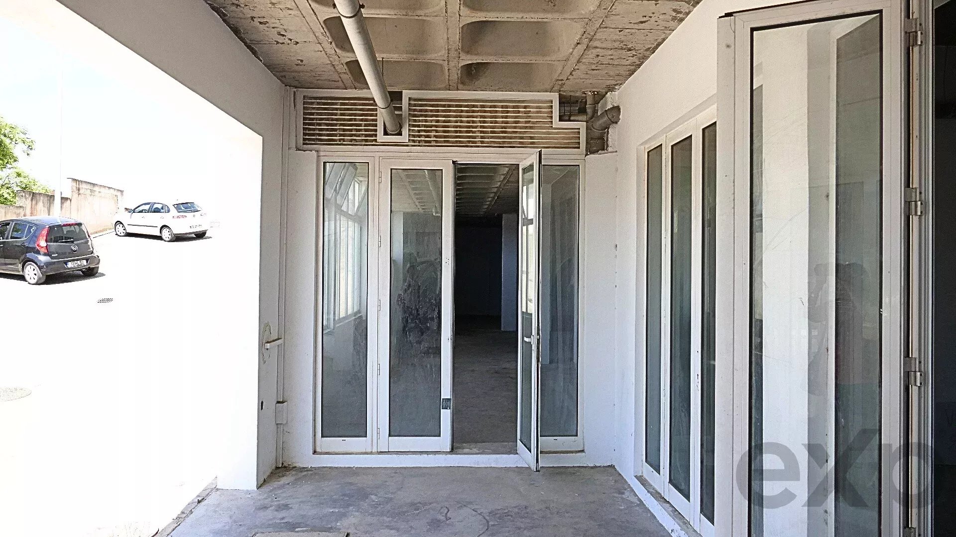 Combined Property: Warehouse/Commercial Space with exclusive access to a 25 space garage 8300-016 image 4