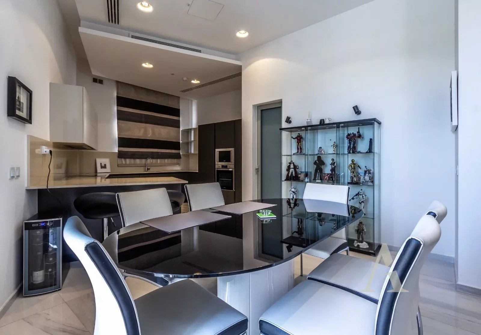 Elegant One-Bedroom Apartment in Tigné Point, Sliema