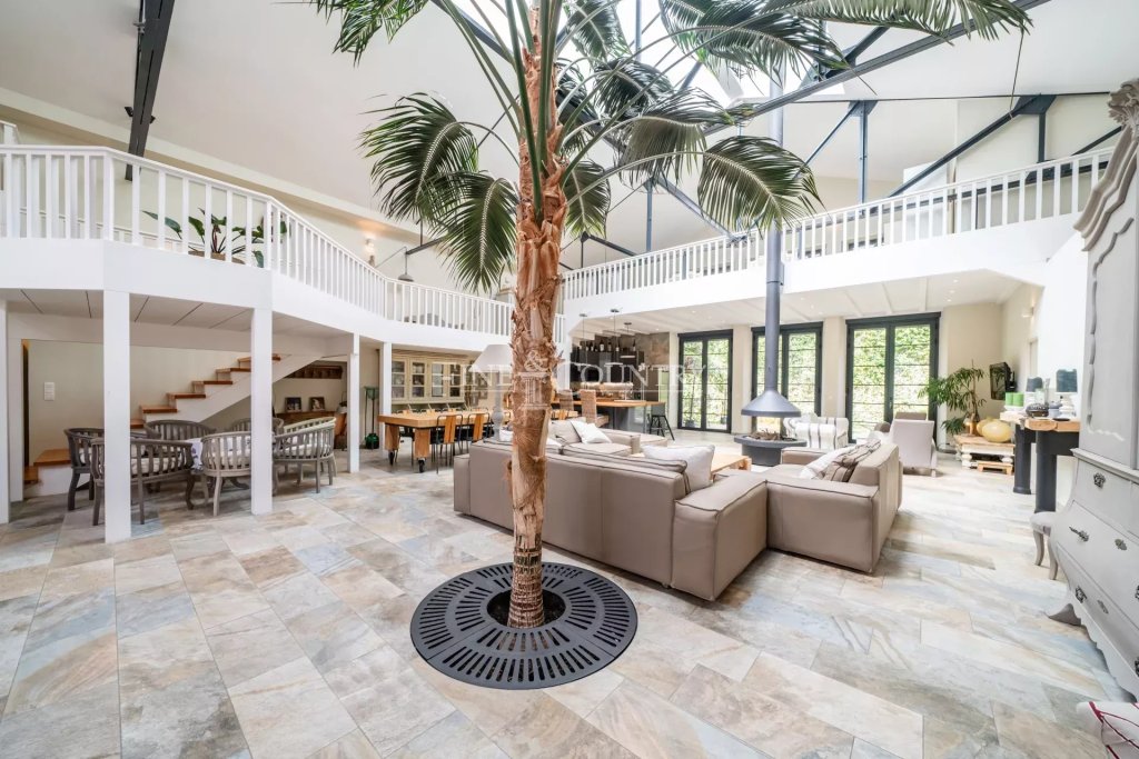 Apartment for sale in Cannes — Luxury Loft Villa in Cannes | Historic 5-Bedroom Family Estate