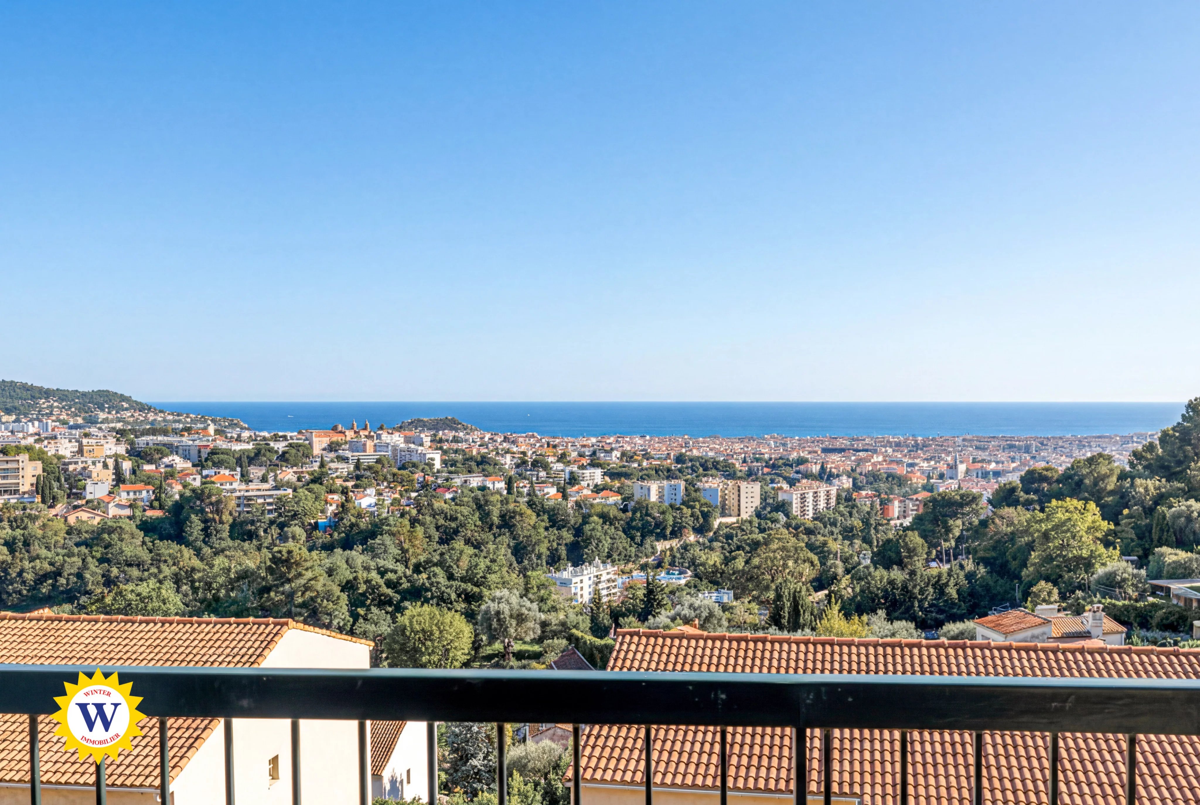 GRAND STUDIO AVEC VUE PANORAMIQUE, TERRASSE ET GARAGE