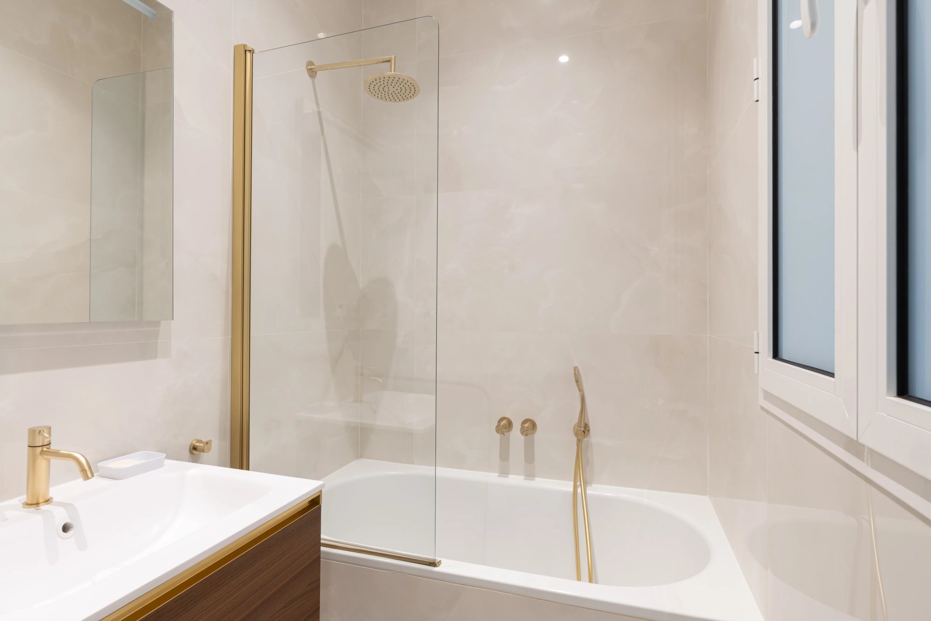 4 Bedroom Apartment/Flat's Image 10