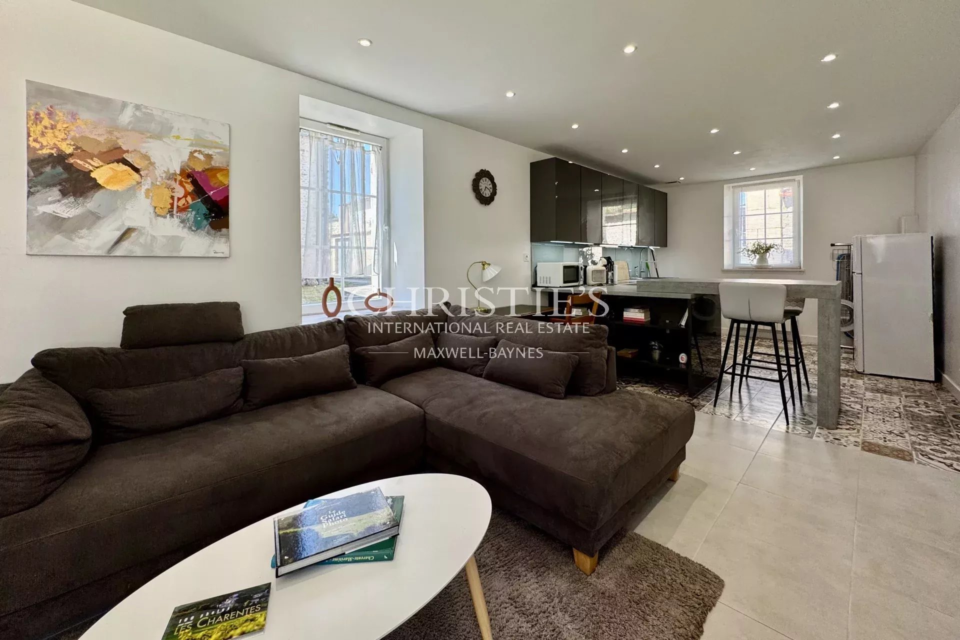 7 Bedroom Villa/Townhouse's Image 38