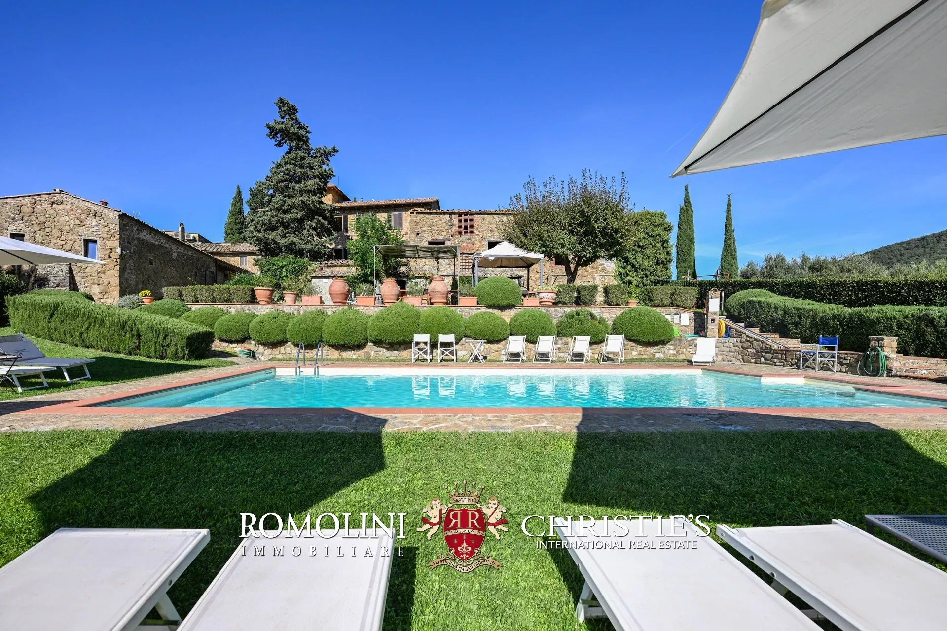 17 Bedroom Vineyard's Image 15