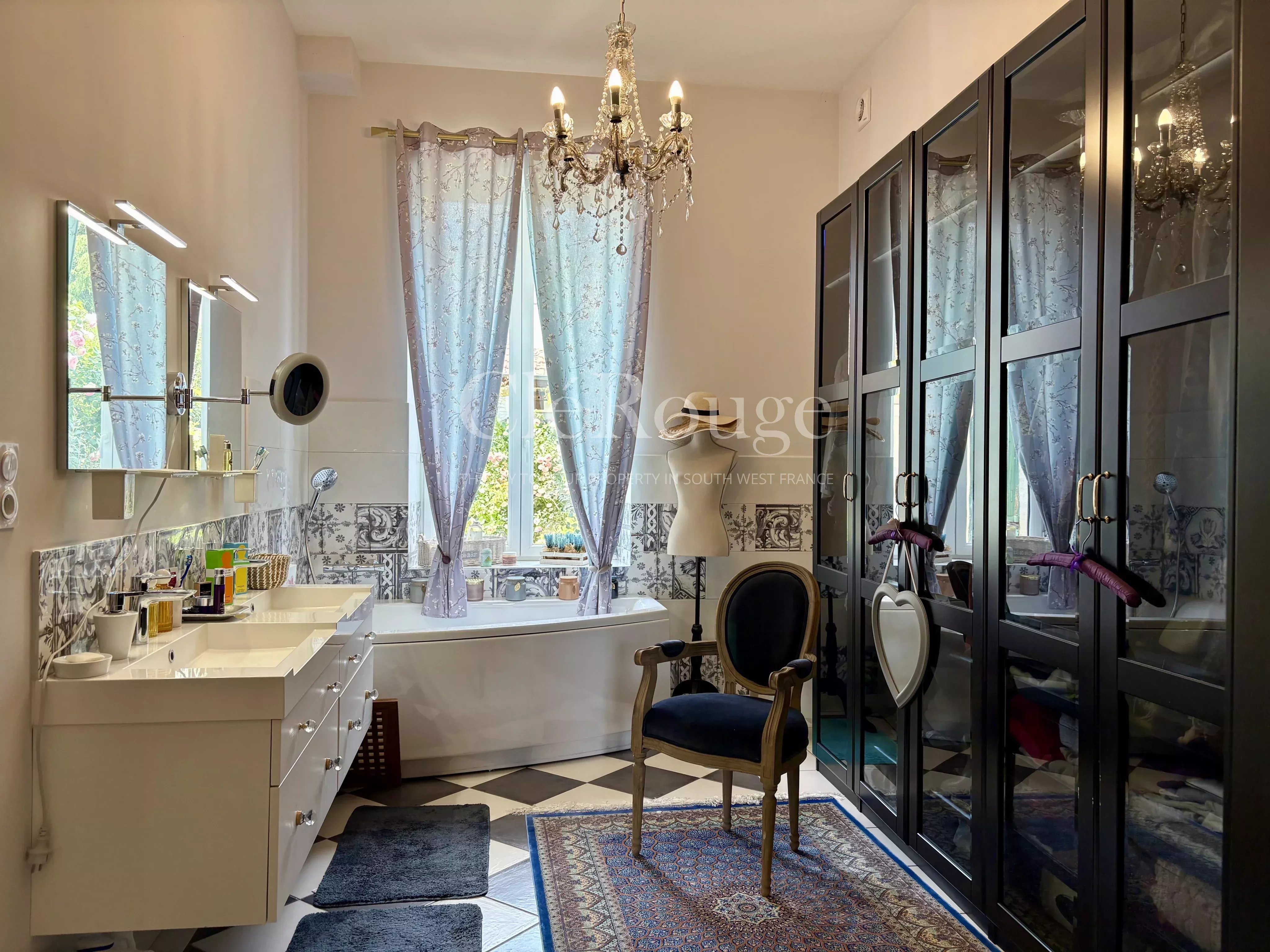 Au coeur d'Agen  Élégante demeure en pierre avec gîte, piscine et la liberté de créer, d'y vivre ou de louer.