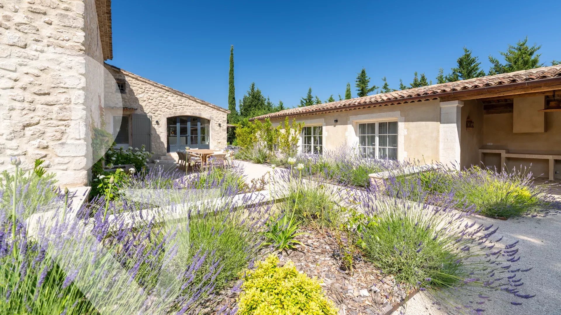 RESTAURATION DE GRANDE QUALITE