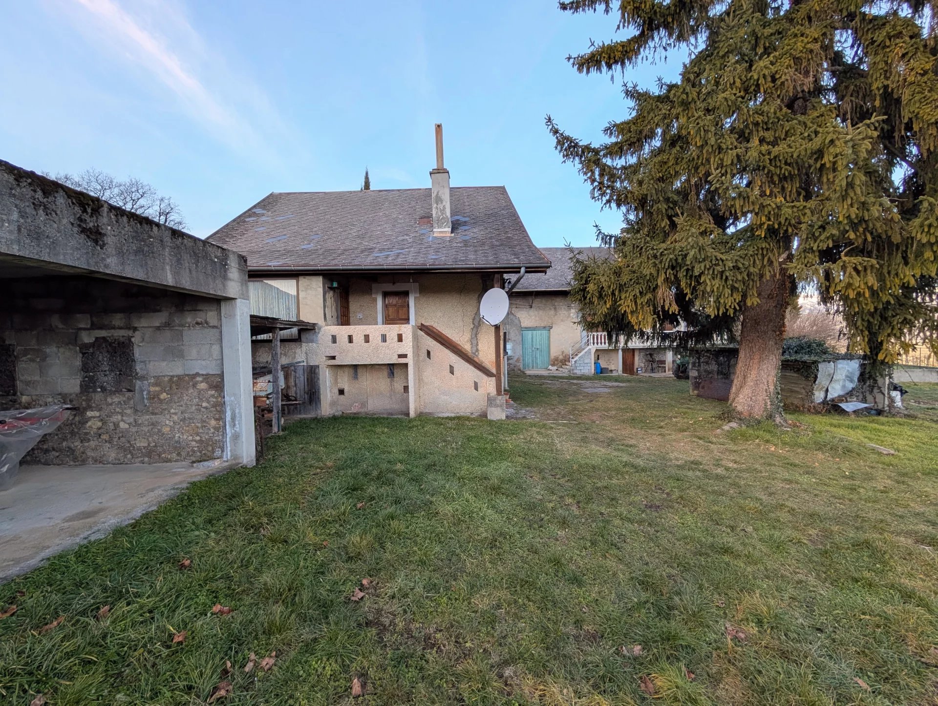 Ensemble de 2 MAISONS à VENDRE avec VIGNES sur Apremont ( 73190 )