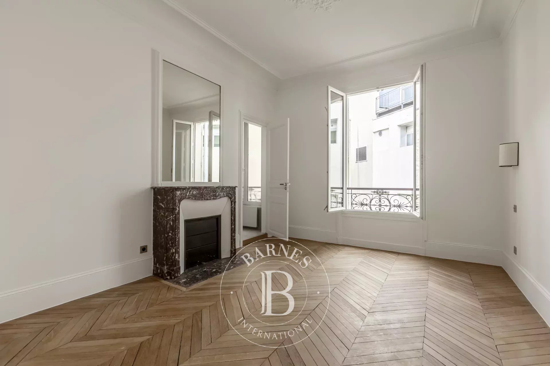 ARC DE TRIOMPHE - 2 BEDROOMS - 5TH FLOOR - IMMACULATE CONDITION - picture 14