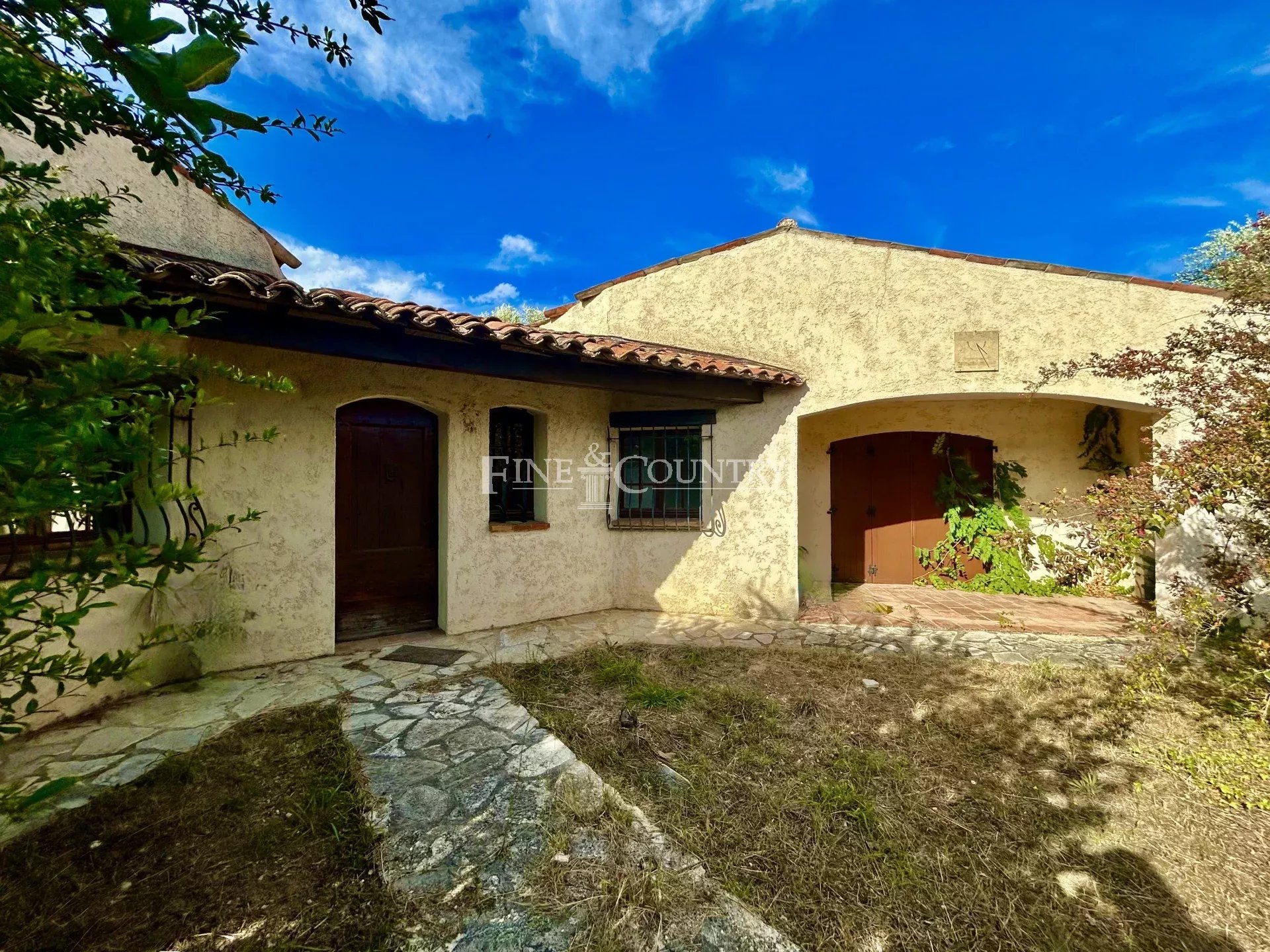 Photo of Villa and land for sale in Montauroux