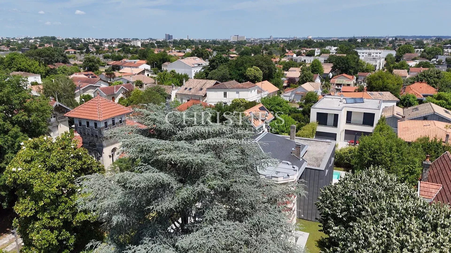 5 Bedroom Villa/Townhouse's Image 2
