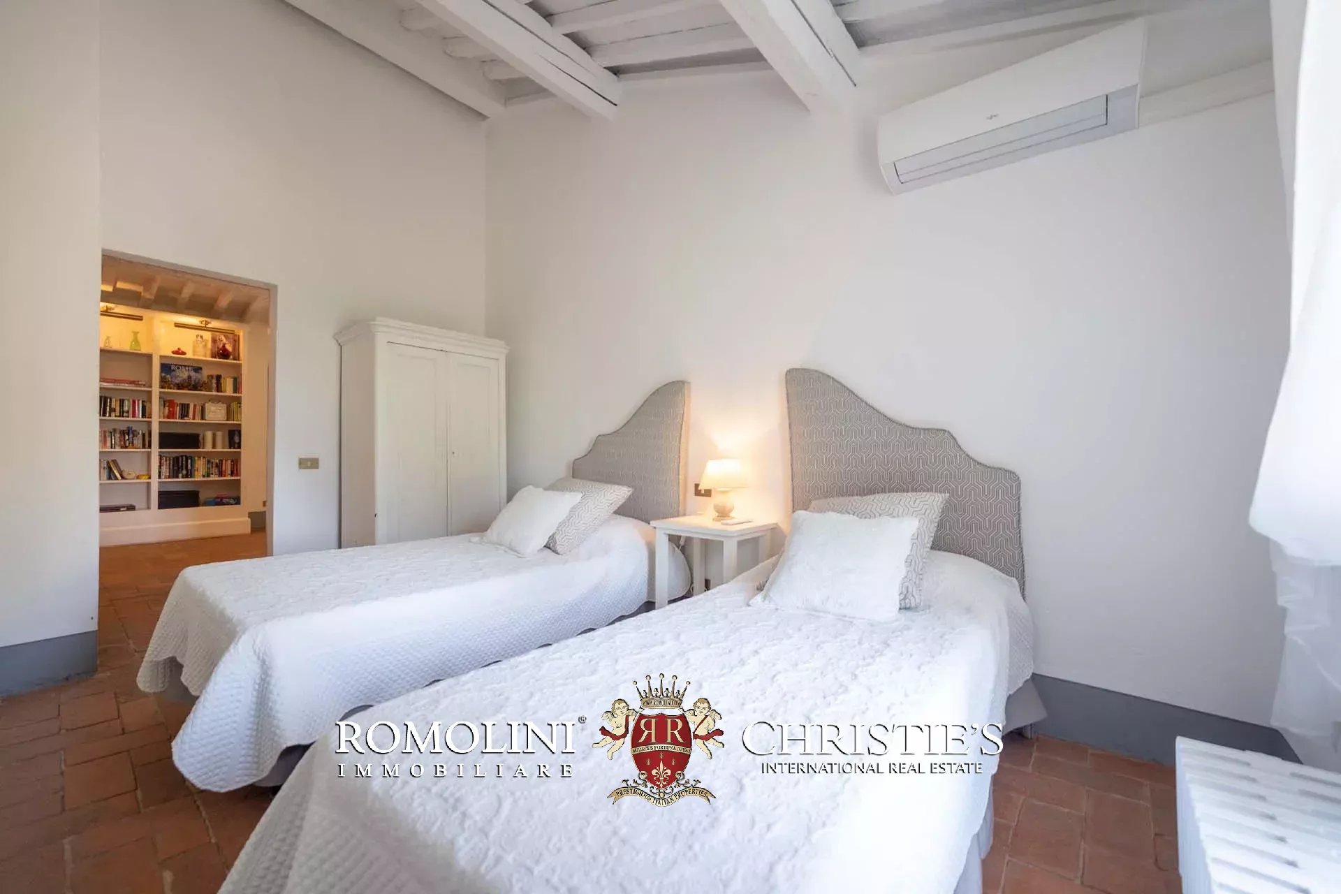 15 Bedroom Villa/Townhouse's Image 79