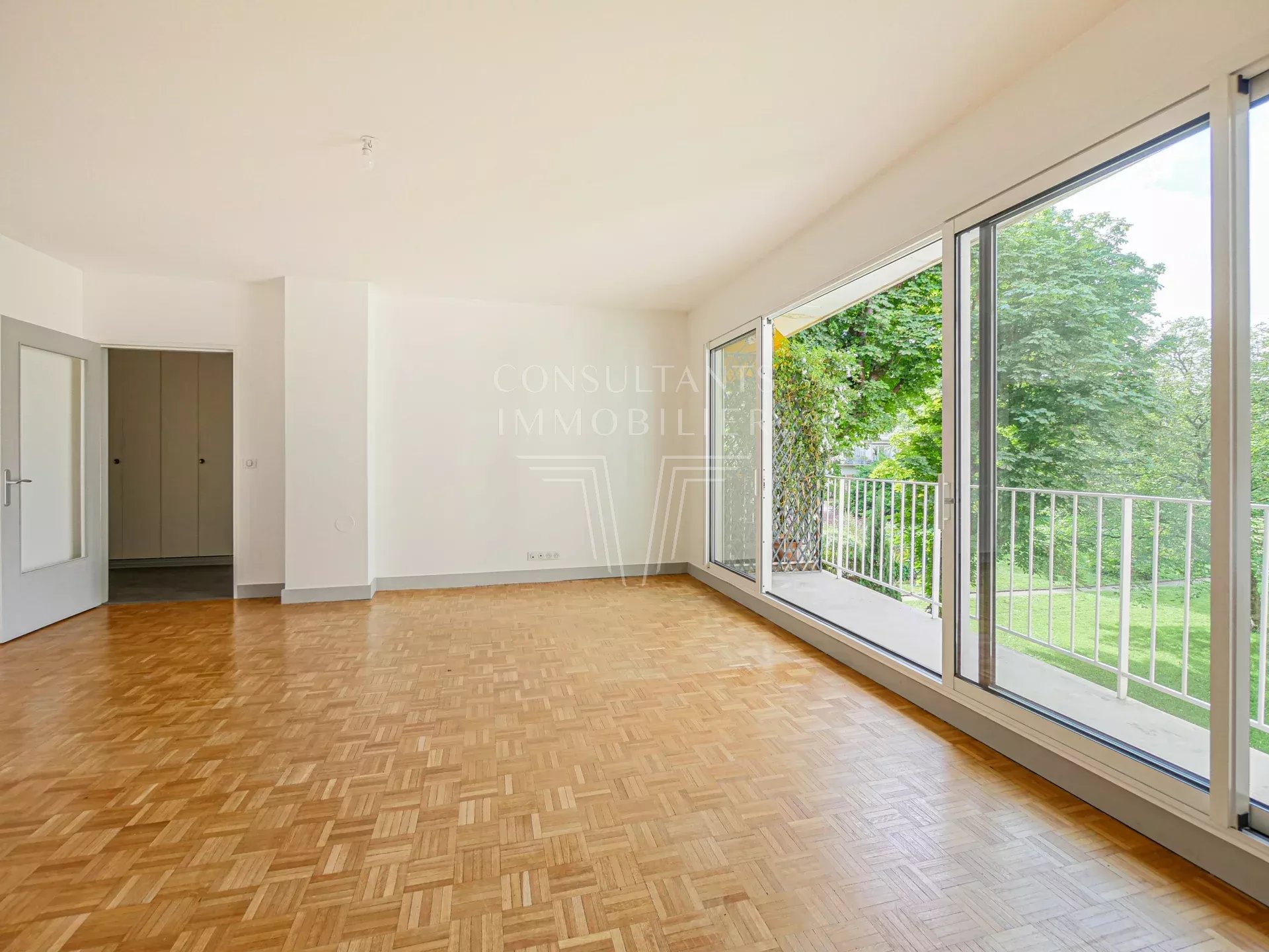 APPARTEMENT 3 CHAMBRES PLEIN SUD BALCON ET VERDURE