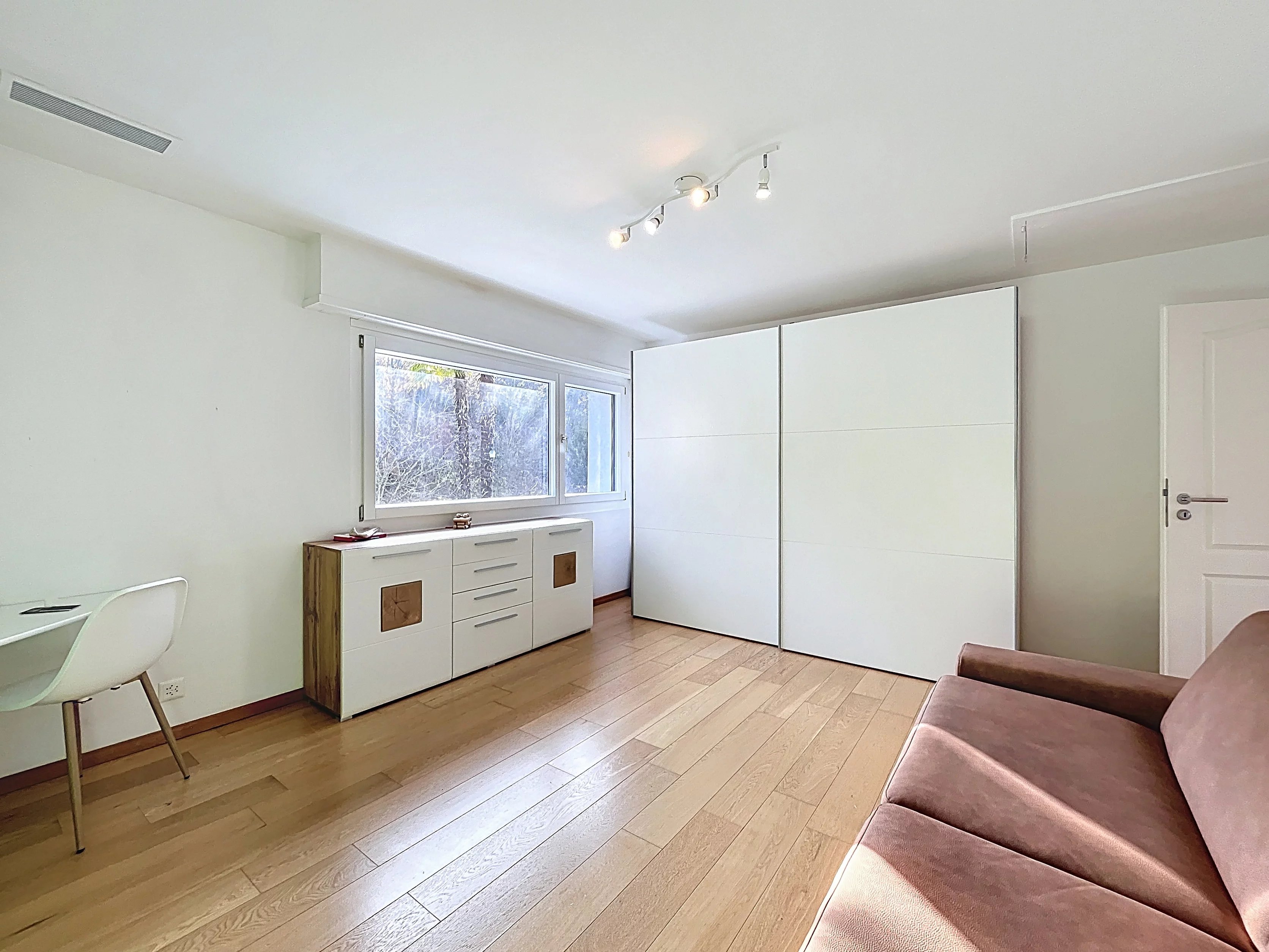 Villa lumineuse proche École Internationale