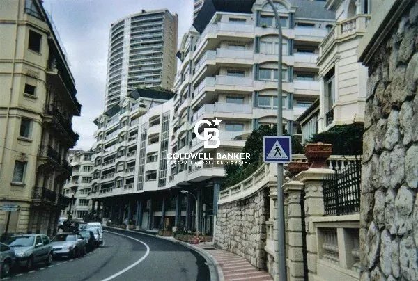 LAROUSSE / SPACIEUX  BUREAUX  DE STANDING  / 3  PARKINGS