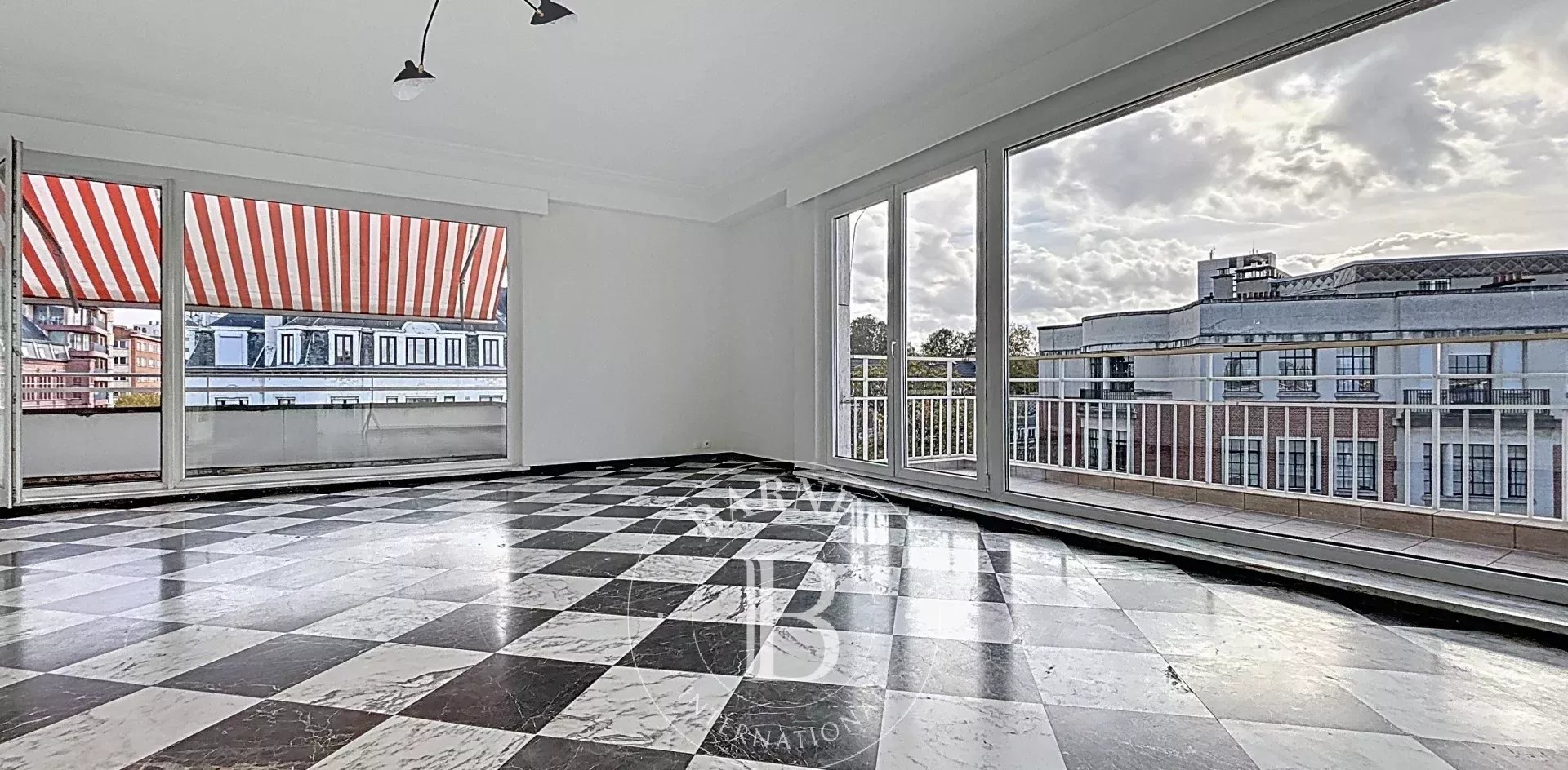 Ixelles- Penthouse de 149m2 3 chambres- terrasse-Parking