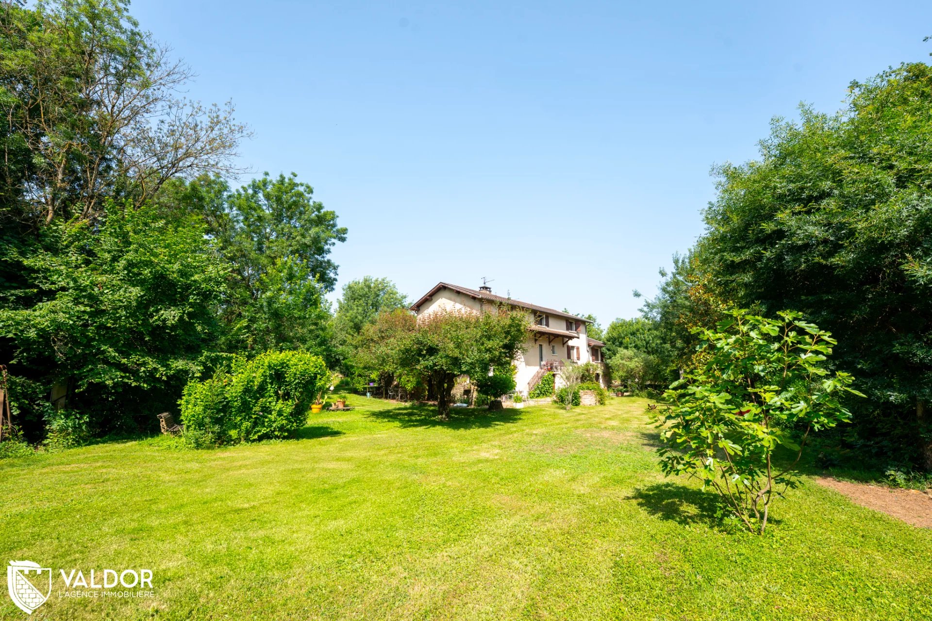 20 minutes de Lyon : maison 182m² habitables - 6000 m² de terrain