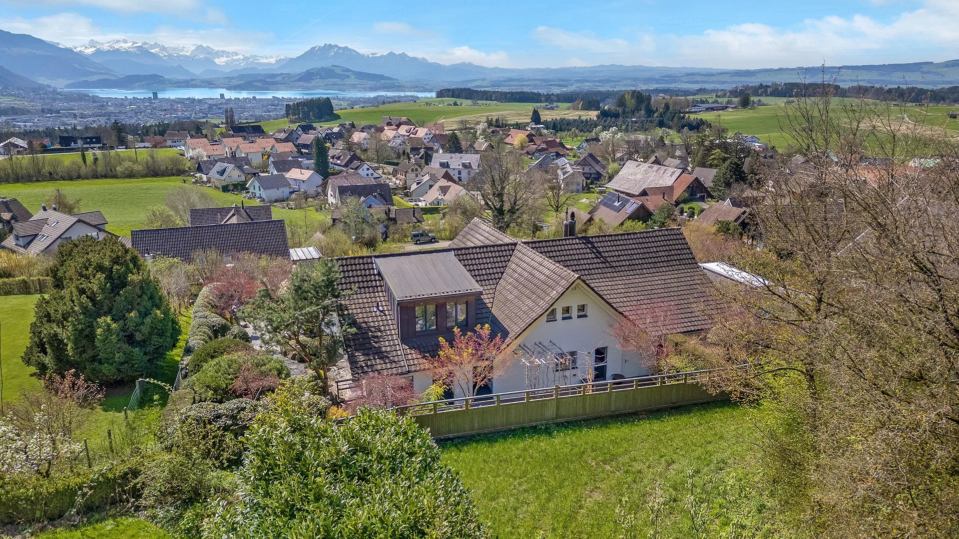 Superbe maison avec piscine à Ebertswil