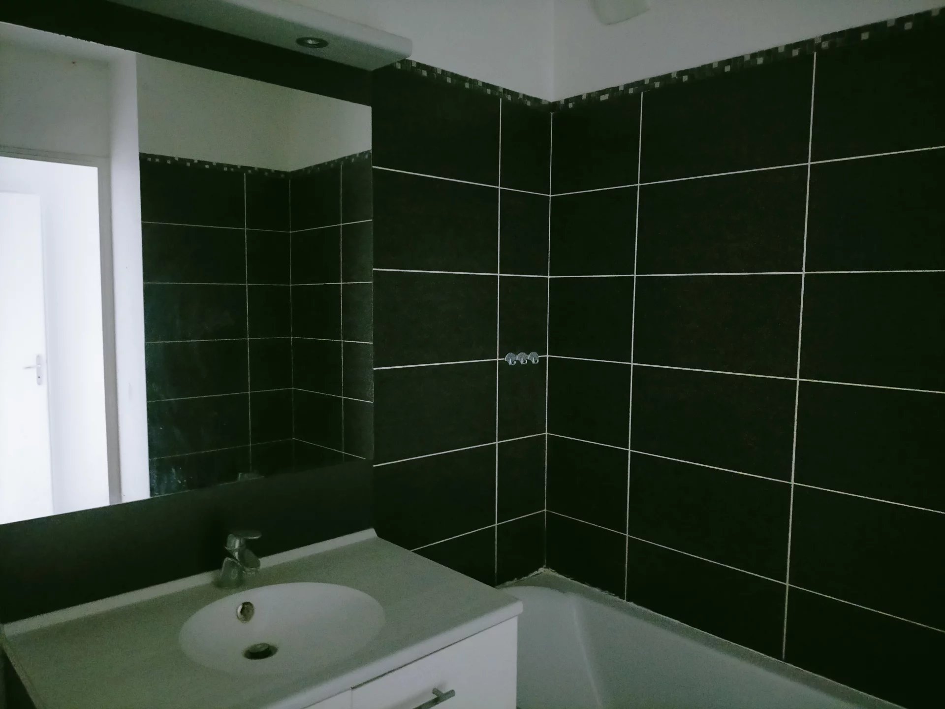 7483207 Location Bron