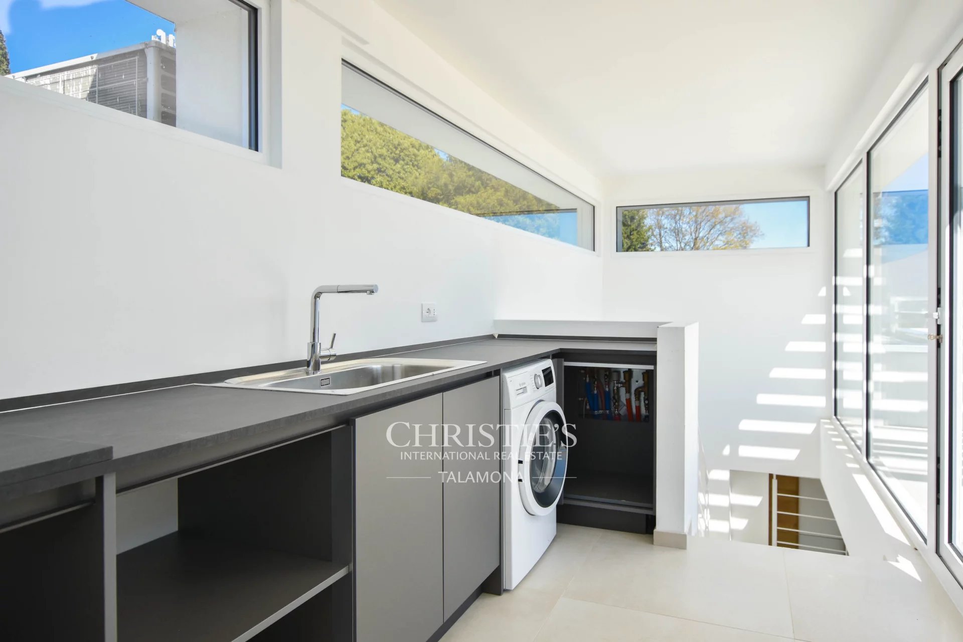 3 Bedroom Villa/Townhouse's Image 51