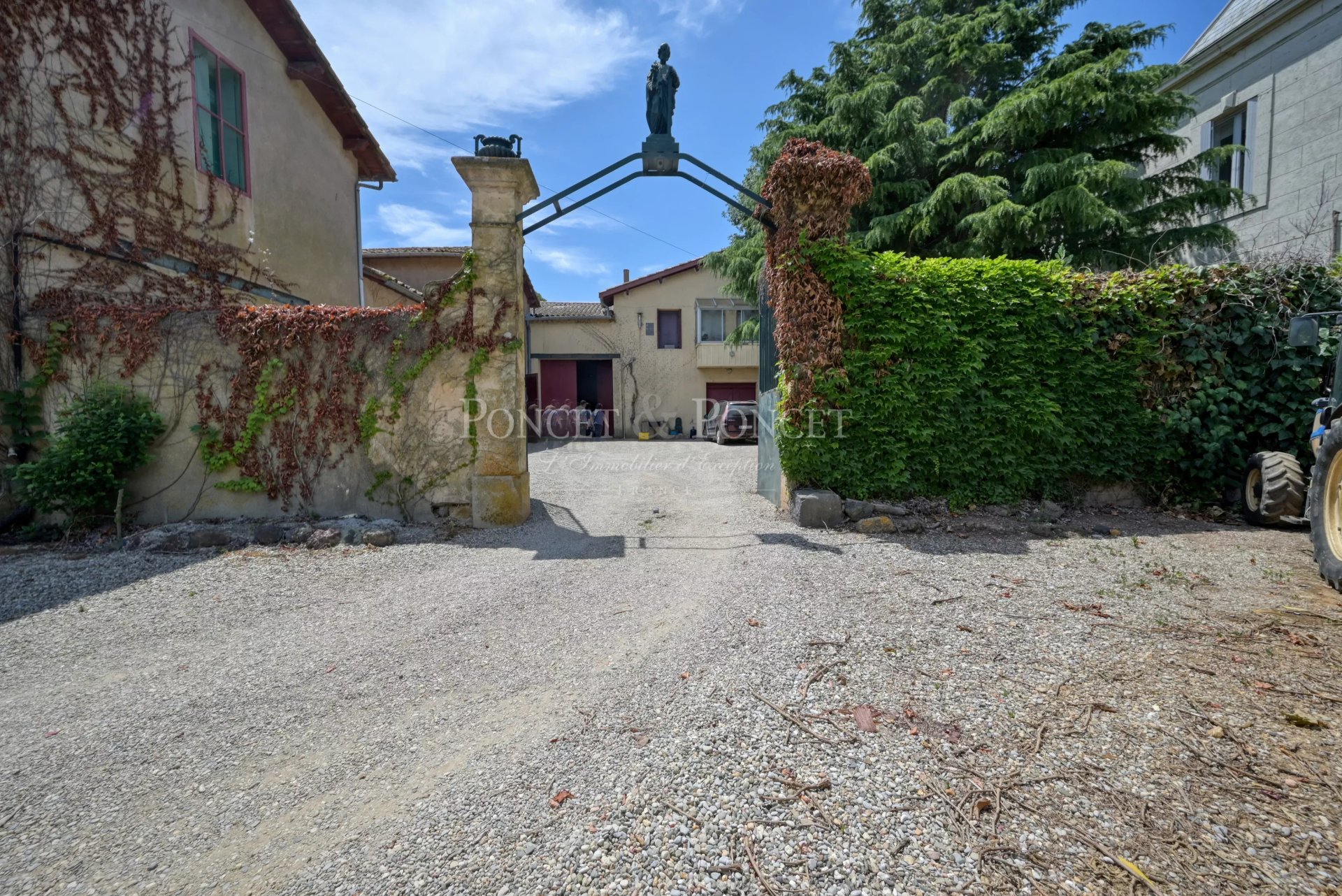 17 Bedroom Vineyard's Image 18
