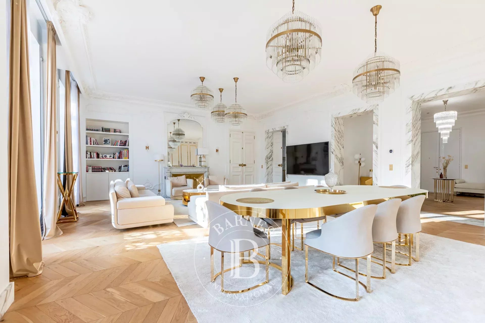 Paris 8th - Haussmann / Courcelles - Exceptional apartment - Beautiful volumes with open view facing south - 3 bedrooms