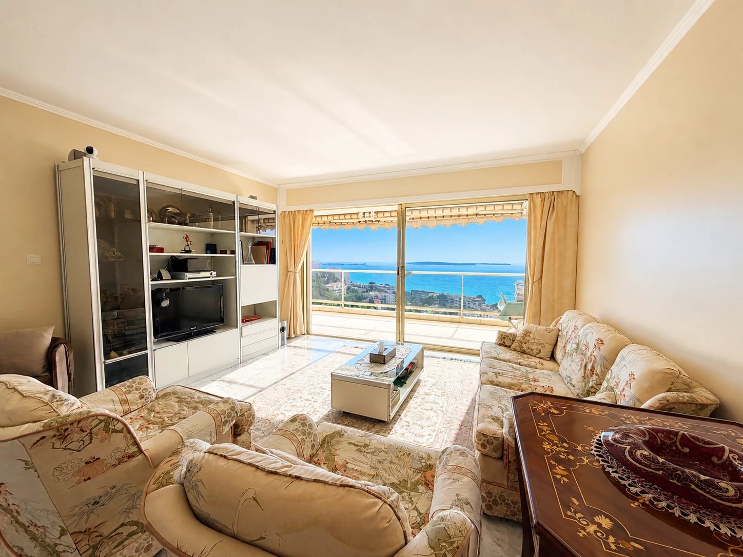 CANNES – RÉSIDENCE LES CHOMETTES | DERNIER ÉTAGE | VUE MER PANORAMIQUE 3 Pièces – 86 m² – 735 000 €