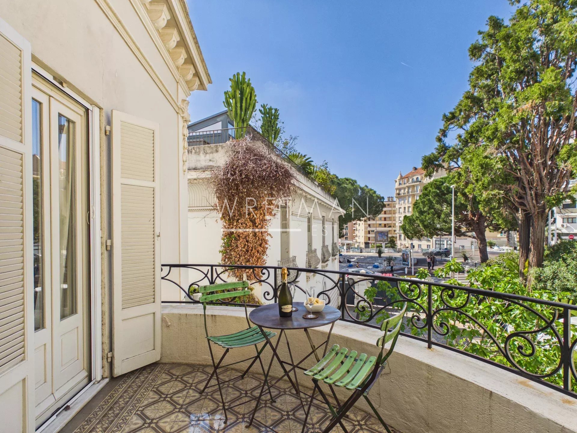Appartement 2 pièces avec balcon - Cannes Centre-Ville