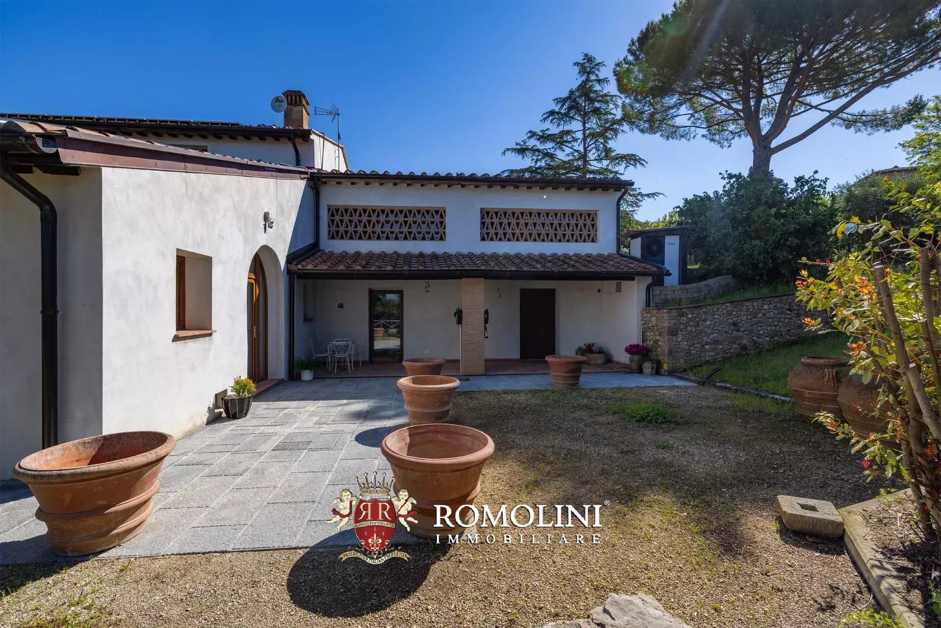 8 Bedroom Villa/Townhouse's Image 6