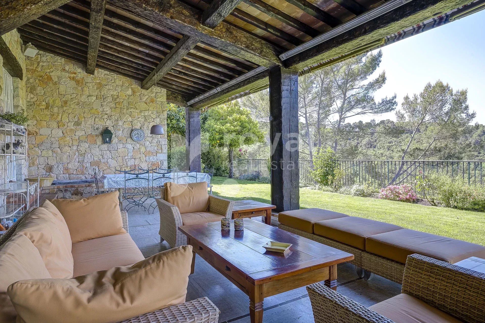 Belle villa en pierres dans un domaine fermé au calme — photo 3