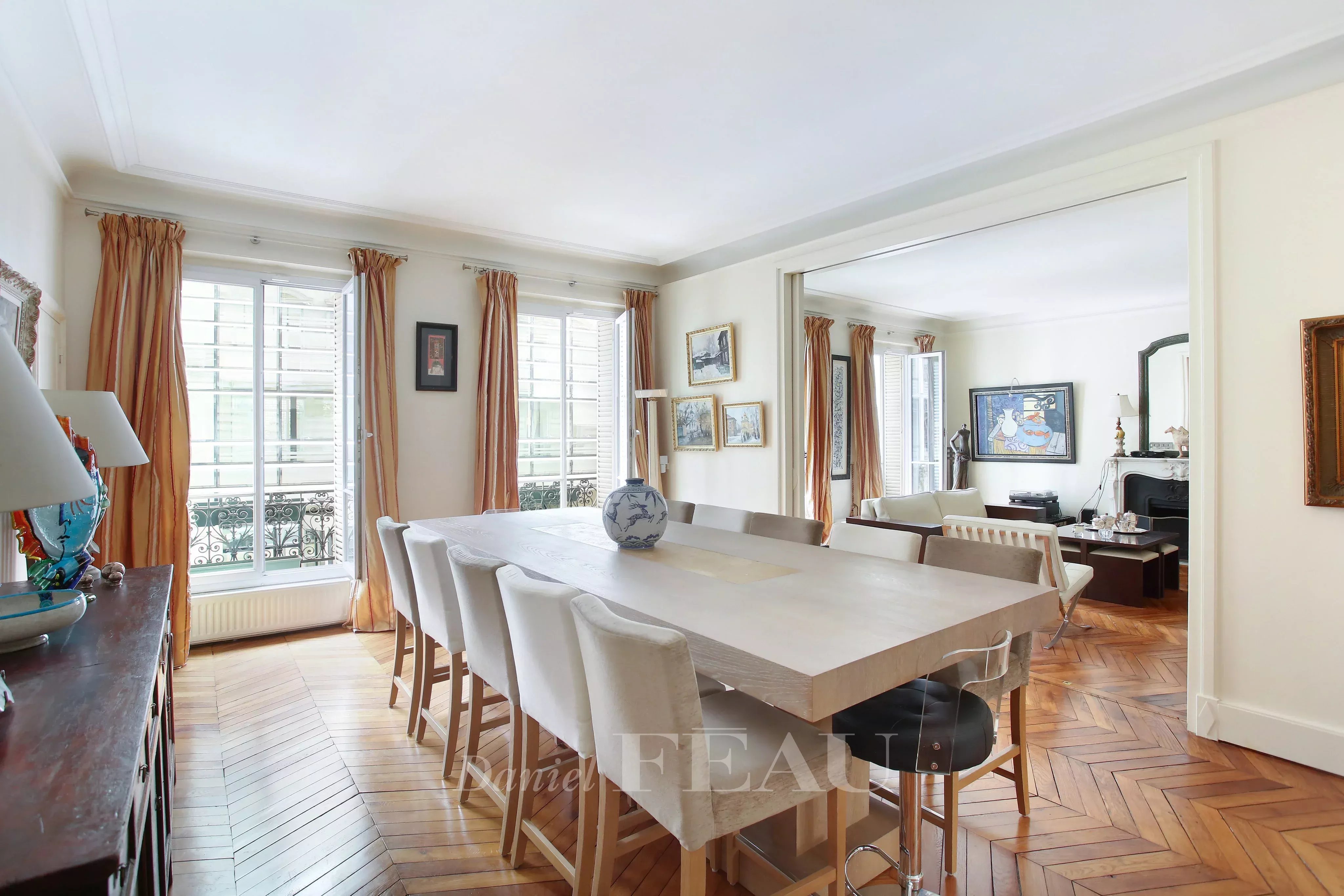 Paris 16th District – A 3/4 bed family apartment