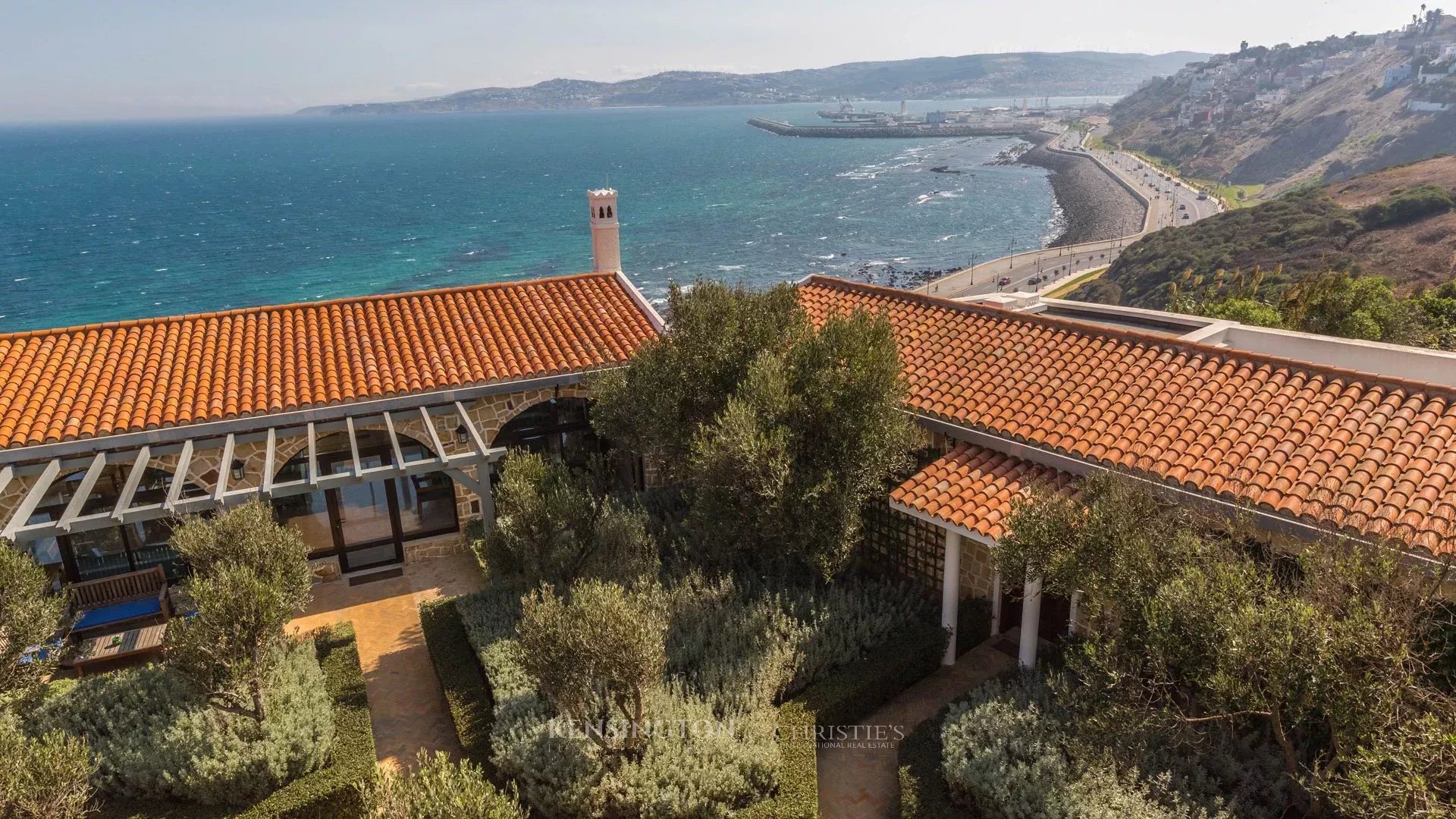 6 Bedroom Villa/Townhouse's Image 9