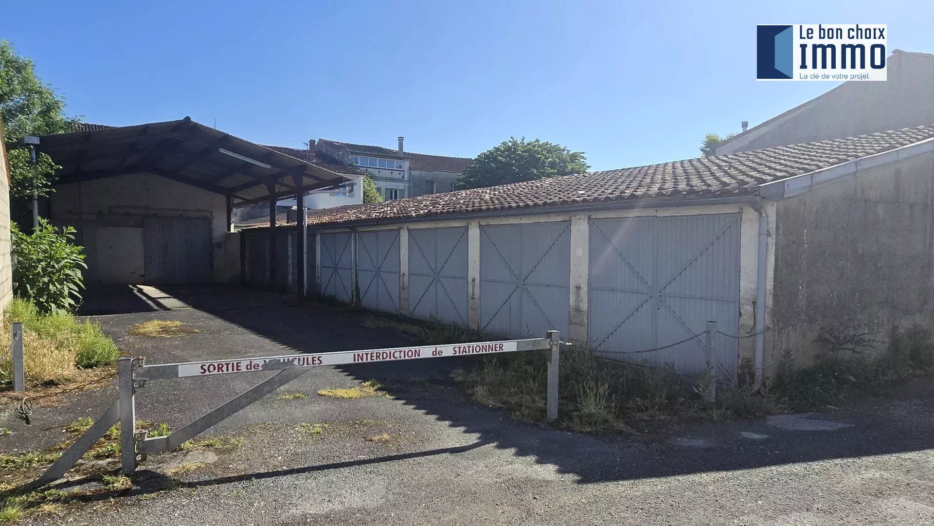 LOT DE 9 GARAGES