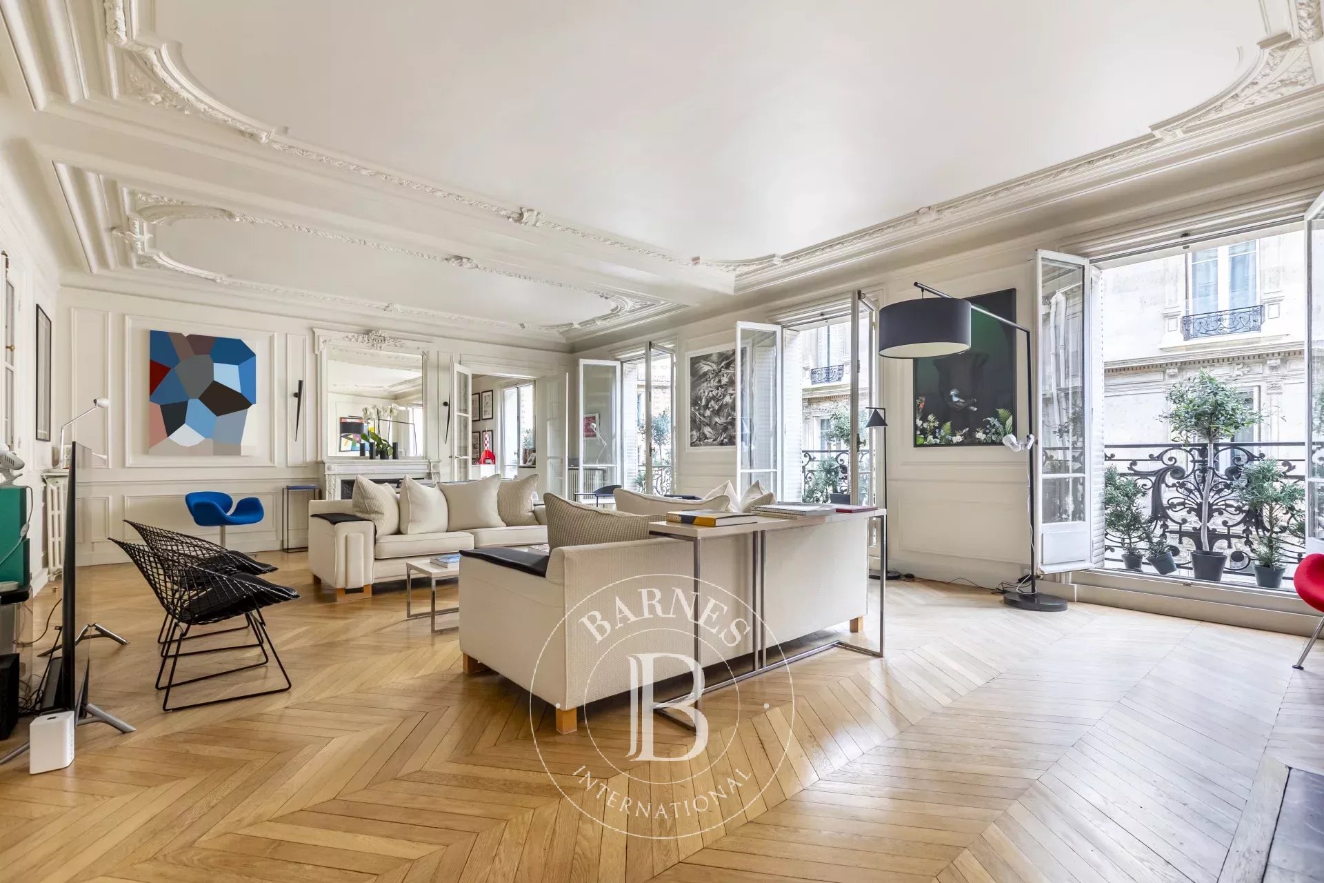 Paris 16 - Pompe/Place Victor Hugo. Family reception flat - 4 bedrooms